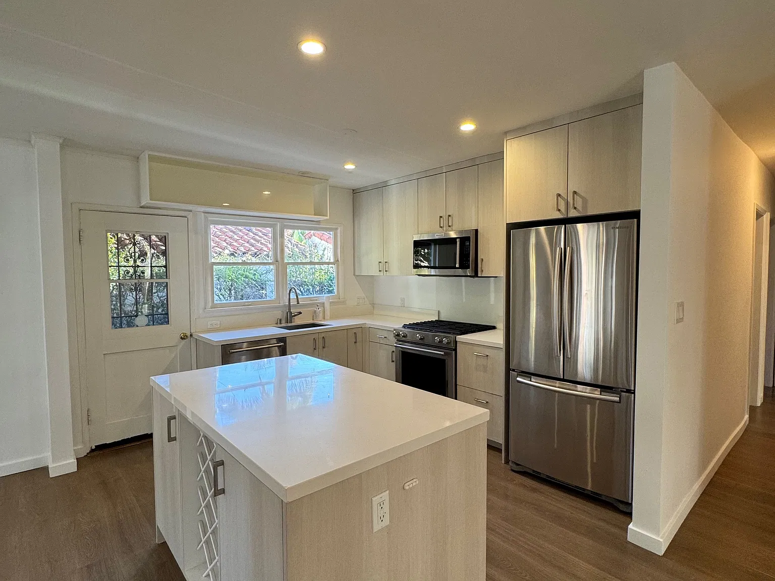 3 bed, 1650 sqft, $7,491 — Photo 4