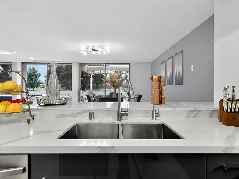 196 Kavenish Dr — Photo 12