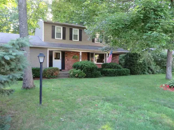1 Lakewood Dr, Saratoga Springs, NY 12866