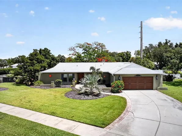 3695 Country Place Blvd, Sarasota, FL 34233