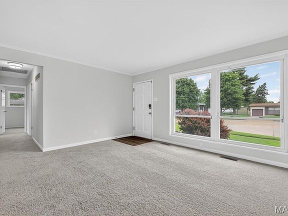 4th image of 14 Olvera Cir