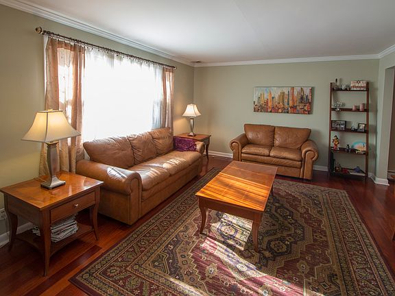 4th image of 141 Anderson Ave