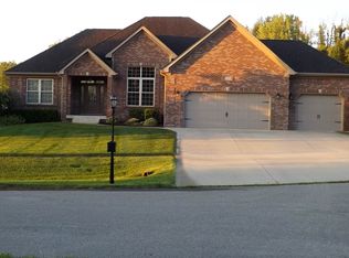 2221 Pear Tree Ct, Columbus, IN 47201