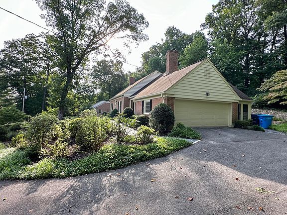 4th image of 4566 Royal Oak Dr SW