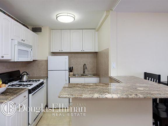 3rd image of 305 E 40th St APT 12N