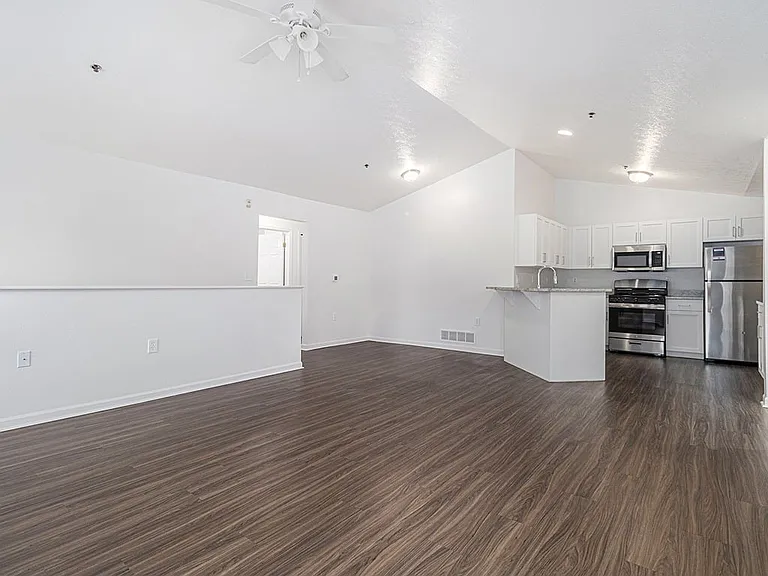 Autumn Lakes Apartments and Townhomes — Photo 27
