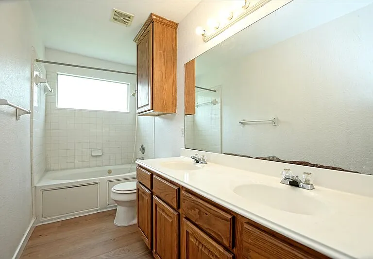 716 Honeysuckle Dr — Photo 9
