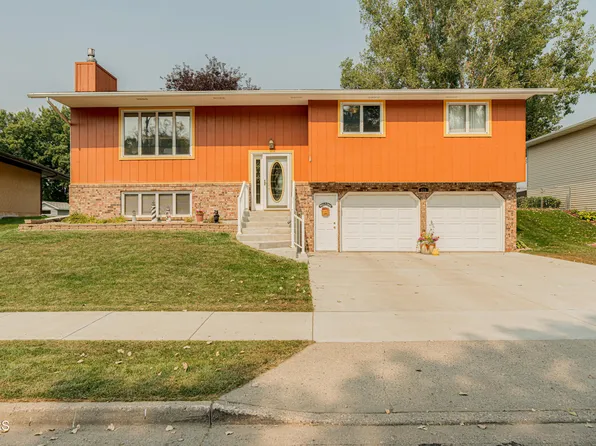 928 Senate Dr, Bismarck, ND 58501