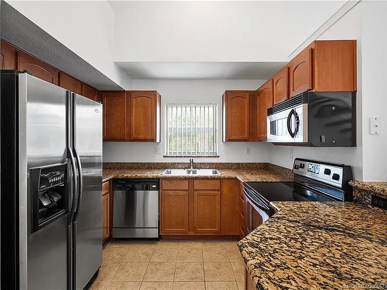 1575 SE Pomeroy St #8-5 — Photo 10