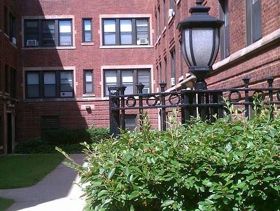 3rd image of 5554 N Lakewood Ave APT 1C