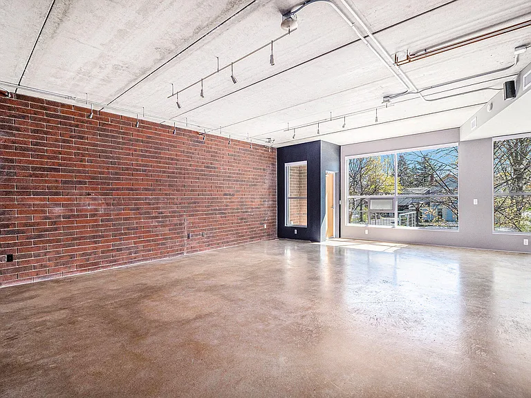 300 Hamilton St #204 — Photo 3