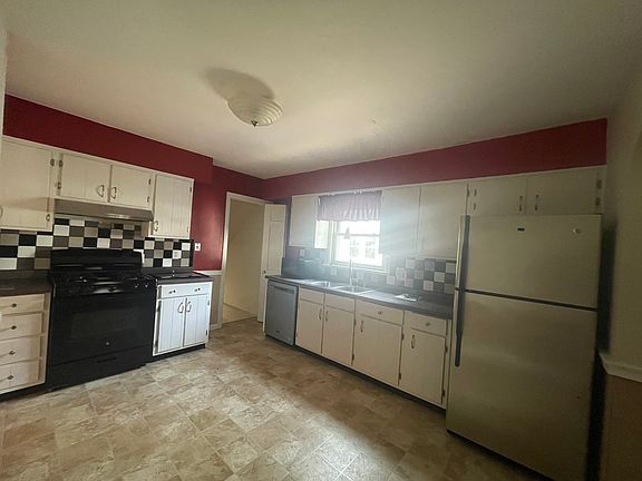 5th image of 750 Pine Ave NW
