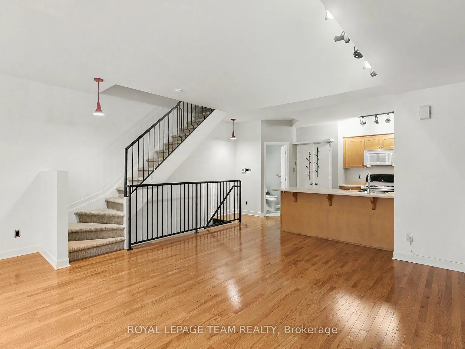 2 bed, $2,600 — Photo 4