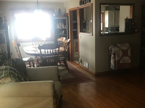 Front room, dining area 