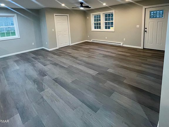 3rd image of 32 Laurel Ln