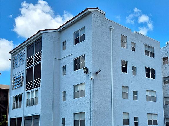 2nd image of 2840 Somerset Drive #208m