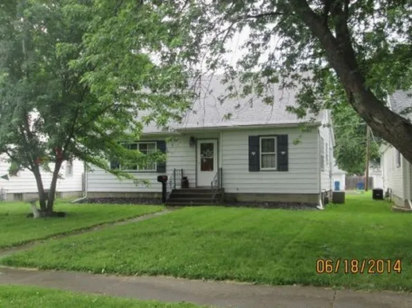 435 S Center Ave, Bradley, IL 60915