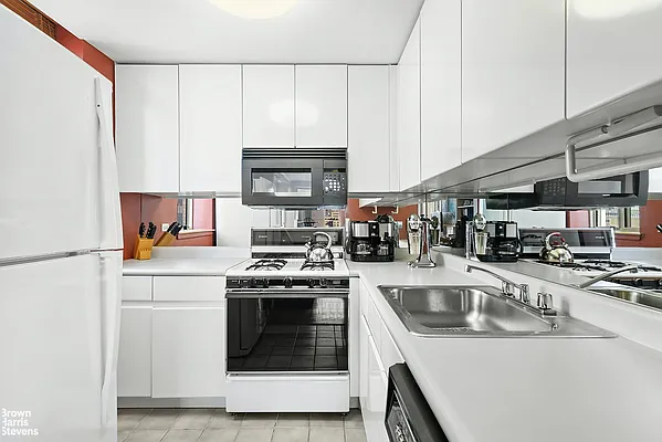 Sold by Brown Harris Stevens | media 6