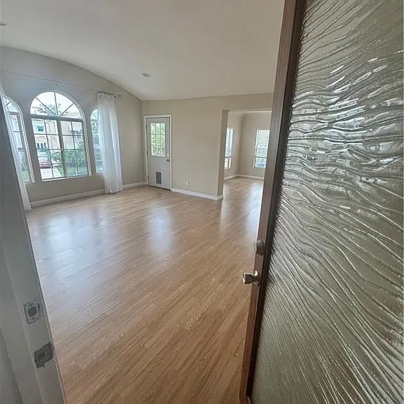 1046 S Citrus Ave — Photo 18