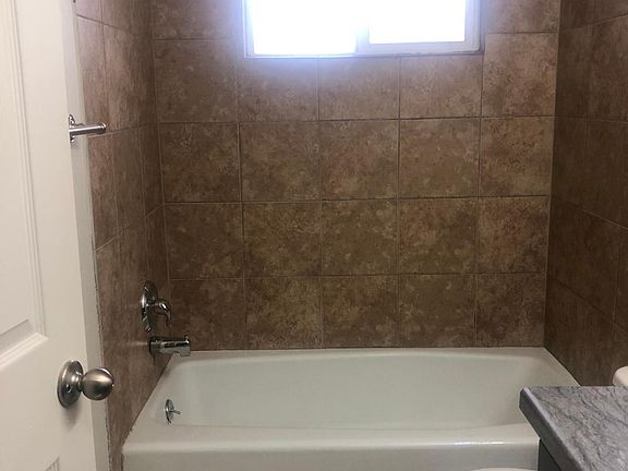 5th image of 4403 S Garden Dr