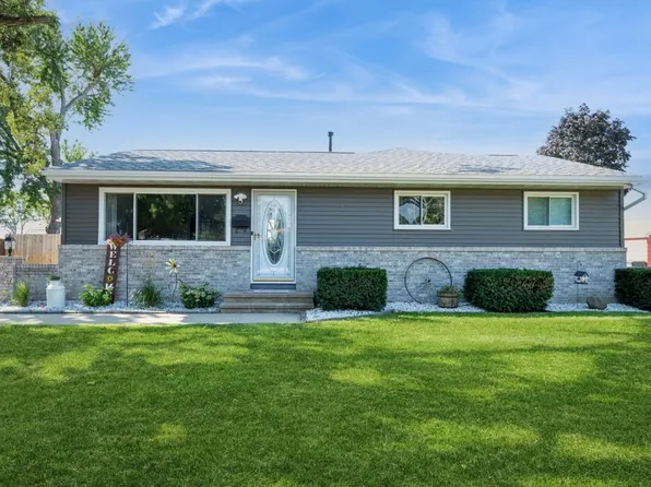 1021 Bowler St, Hiawatha, IA 52233