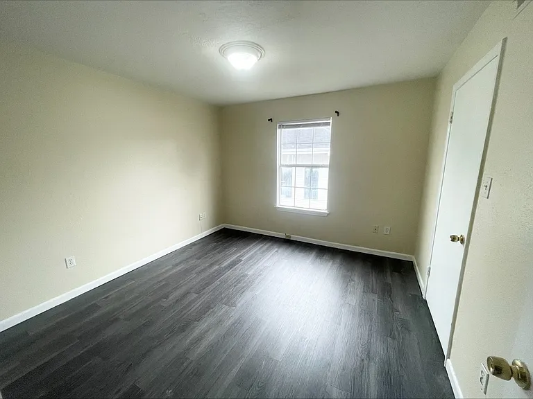 145 N Telemachus St — Photo 15