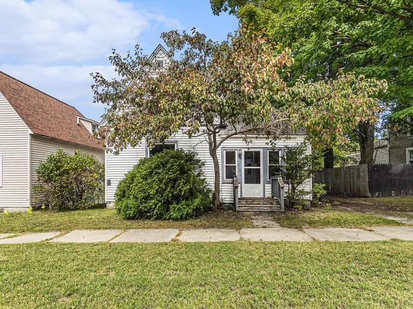 56 Ferry St, Shelby, MI 49455