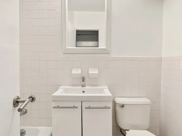 305 East 24th Street image 7 of 7