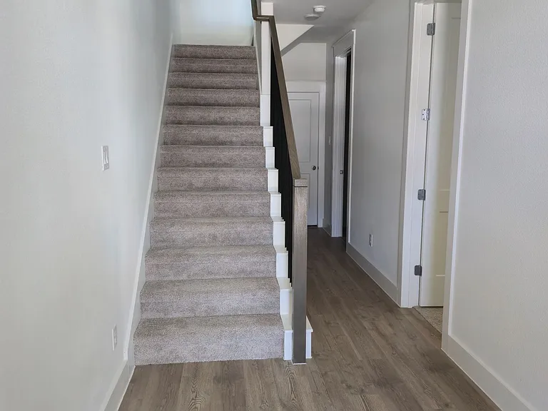 808 Meadowcrest Dr — Photo 16