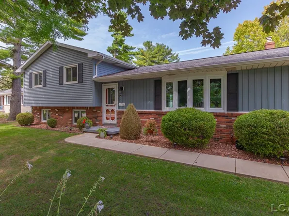 2726 Coachlite Dr, Tecumseh, MI 49286