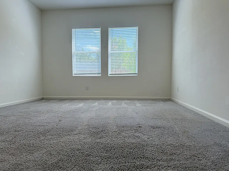 684 Crestridge Dr — Photo 9