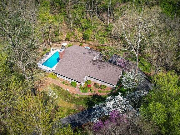 4th image of 2036 Westwind Dr