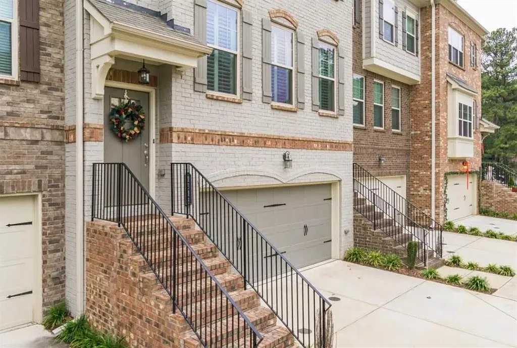 3 bed, 3.5 bath, 2666 sqft, $3,500 — Photo 3