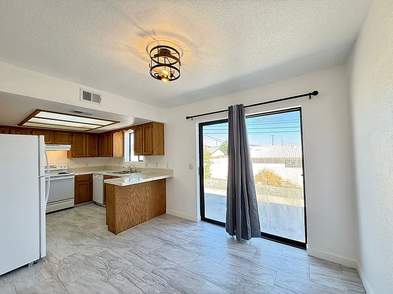 3340 Dolphin Dr — Photo 3