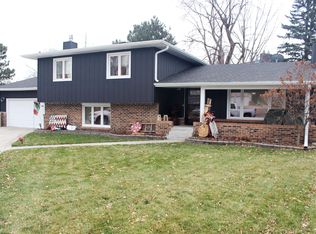 8 Arapahoe Ln, Kearney, NE 68847