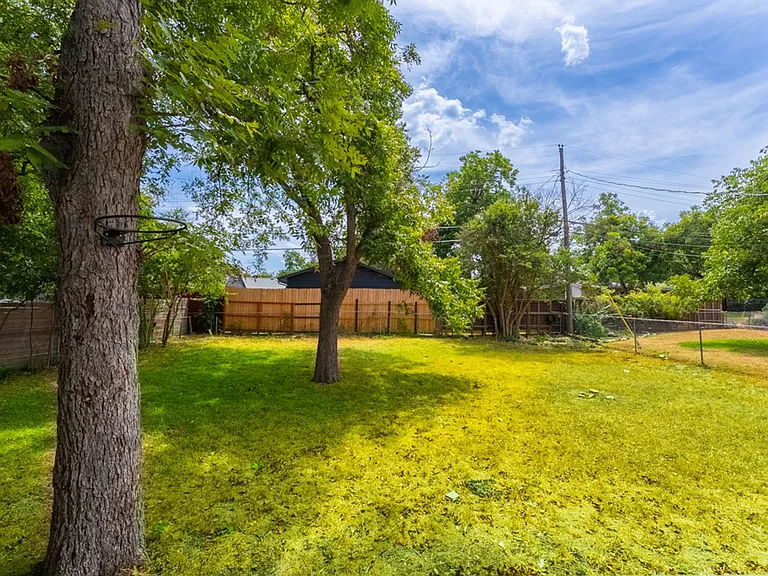 1307 Berkshire Dr — Photo 38