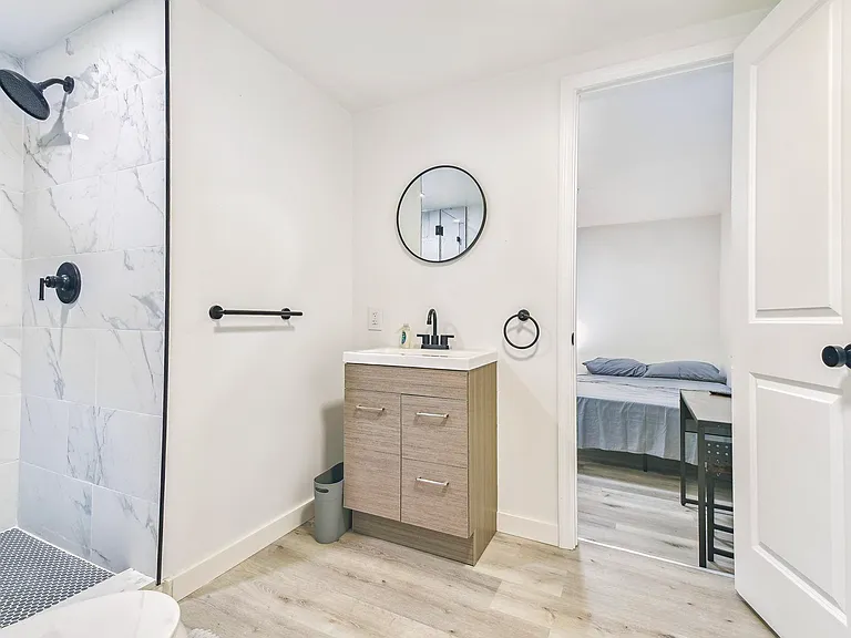Bathroom for room 2/4