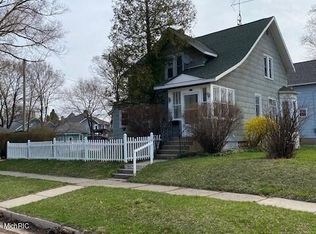 515 Fairview Ave, Manistee, MI 49660
