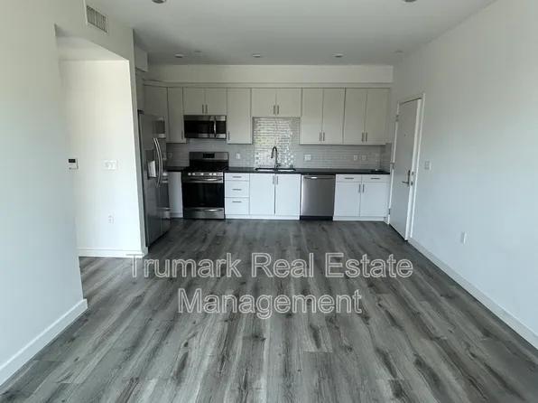 11408 W Sarah St #205, North Hollywood, CA 91602