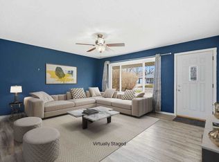 240 Jacolyn Dr NW, Cedar Rapids, IA 52405