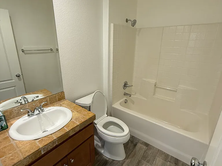 Upstairs full bathroom