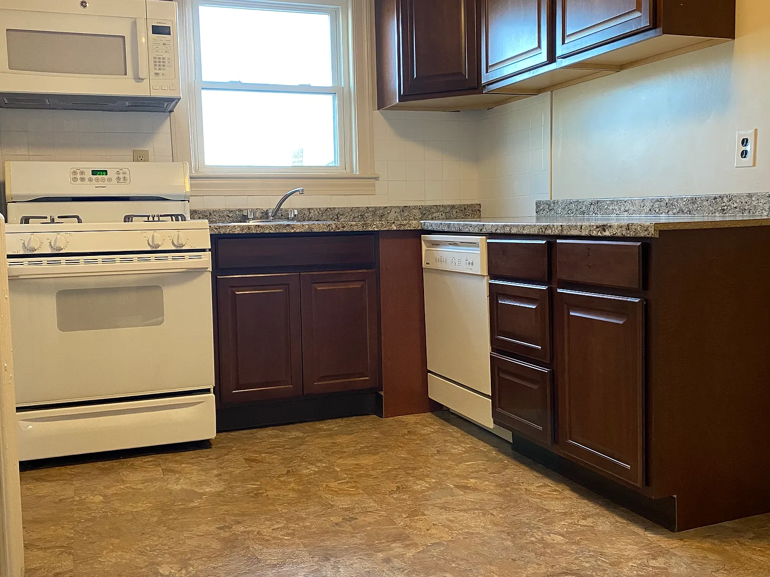 1 bed, 650 sqft, $2,300 — Photo 3