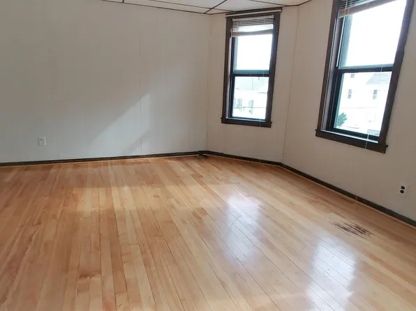 10 Marshall St #2, Worcester, MA 01604