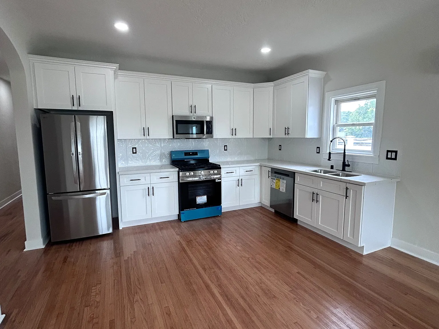 2 bed, 925 sqft, $2,700 — Photo 3