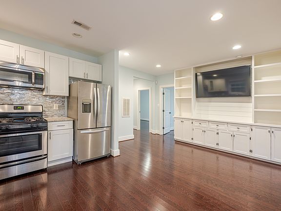 3rd image of 5056 B St SE