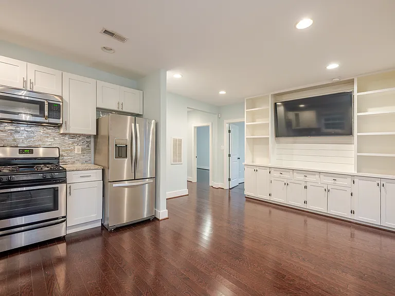 5056 B St SE — Photo 9