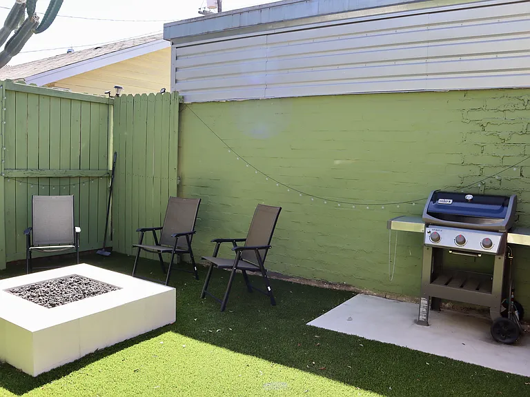 Backyard with Fire pit & BBQ