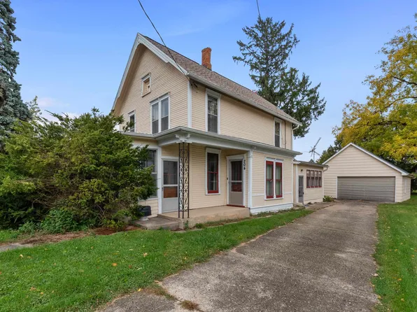 204 Spring St, Fox Lake, WI 53933