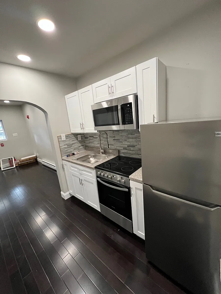 Building Photo - 129 N 52nd St #1A
