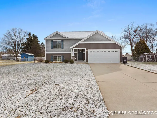 6172 Bittersweet Dr NE, Belmont, MI 49306